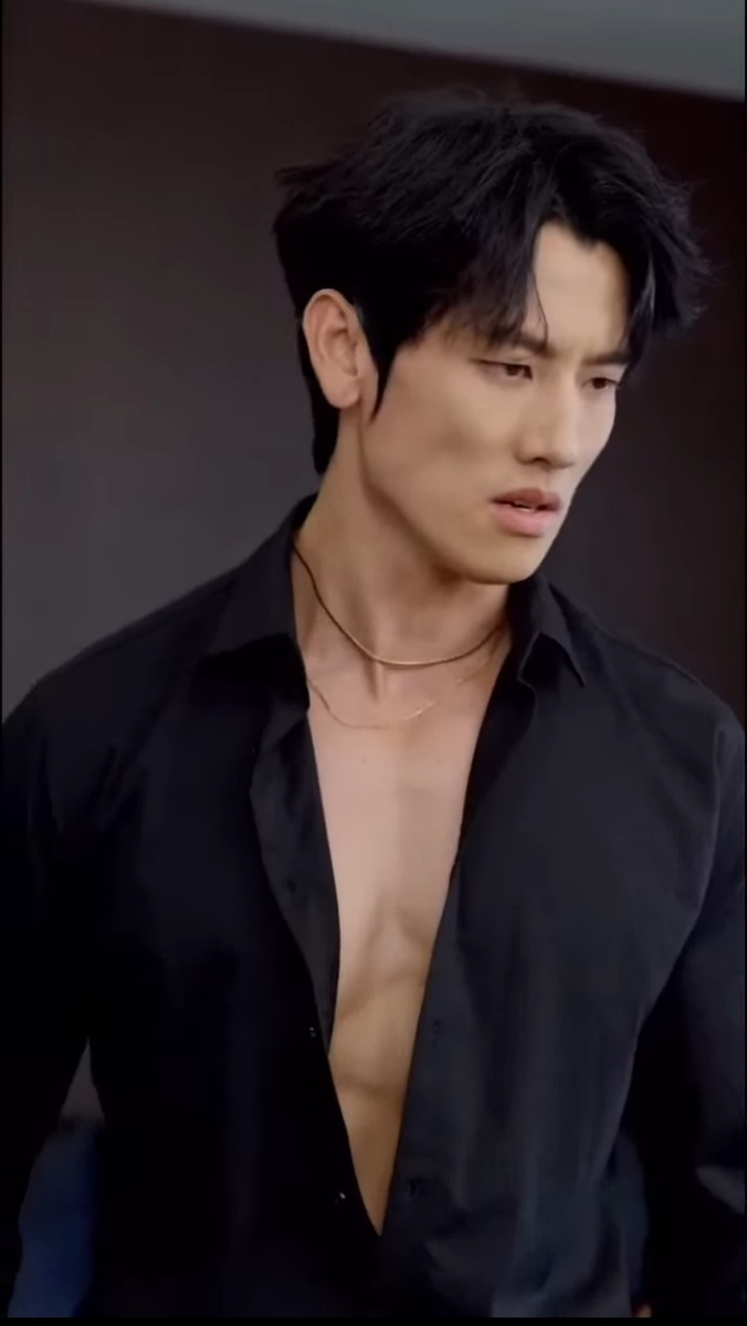 Главный герой из мини-дорамы "Сдержанная любовь"