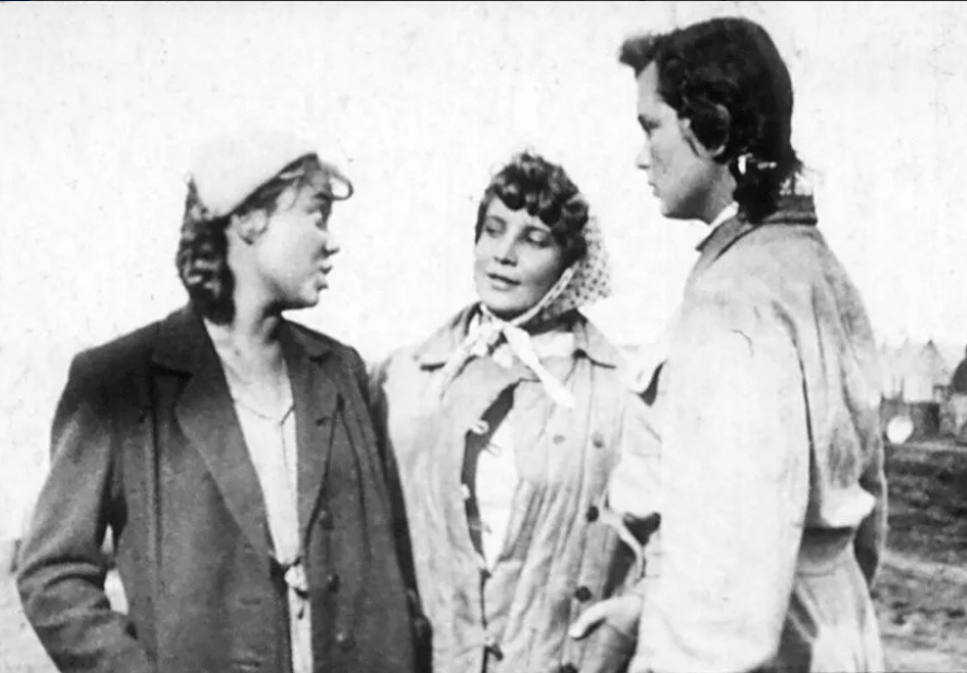 Кадр из фильма "Первый эшелон"