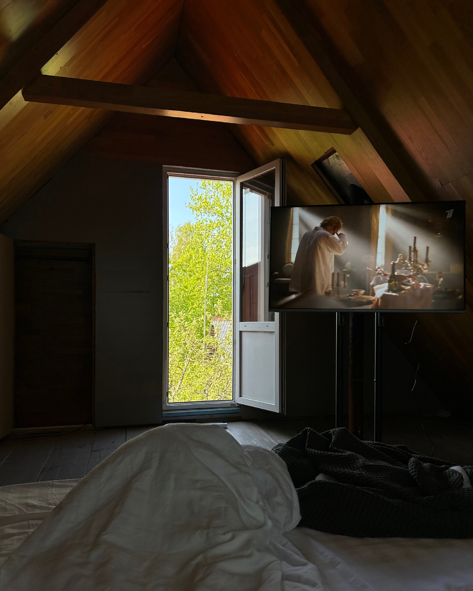 Мы любим с мужем смотреть сериалы, про них и не только рассказываю в своем telegram (https://t.me/vasyasmood)