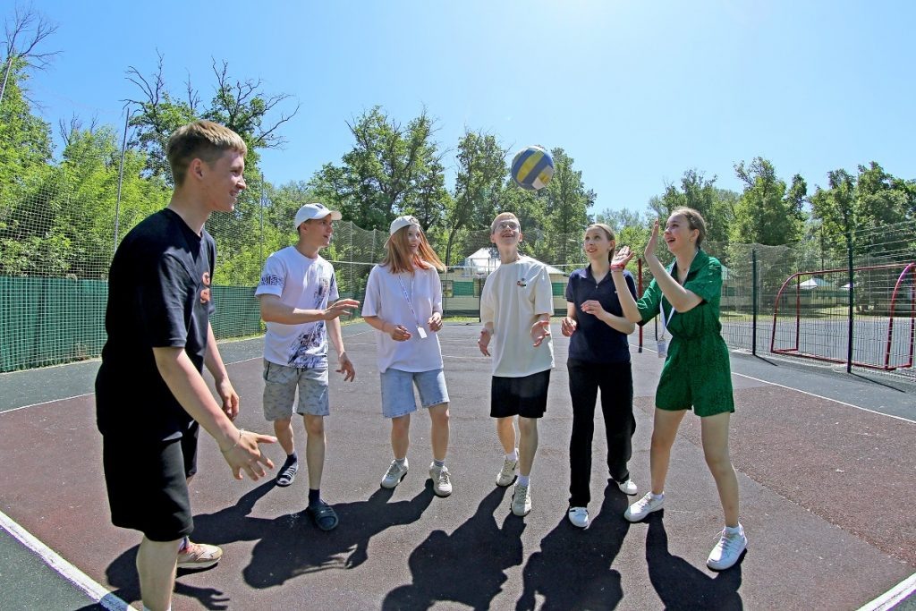    В лагерях Оренбуржья началась первая смена Ирина Рабочих