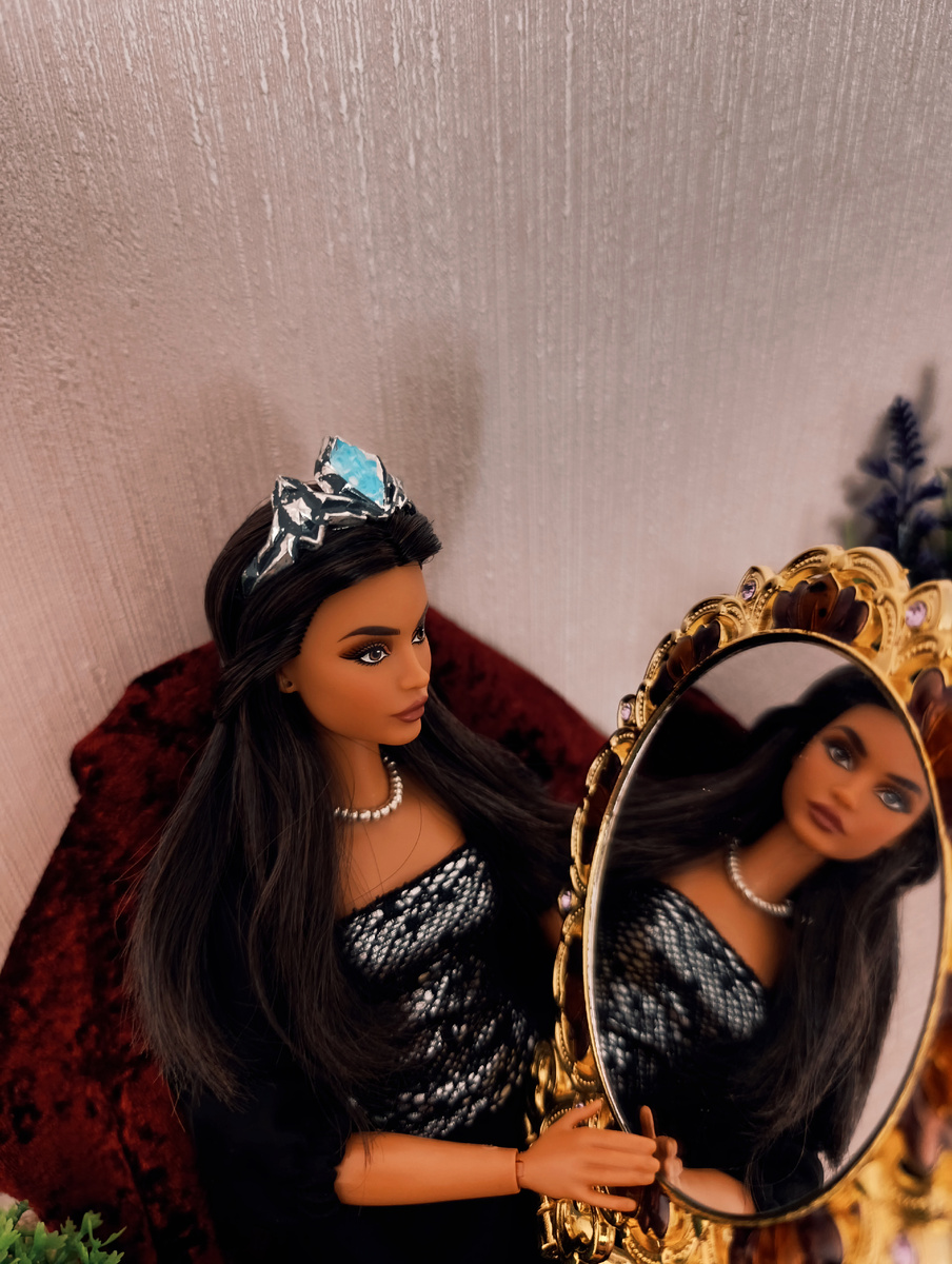 Но то ,что на этот раз ответило зеркало королеве не понравилось🤔