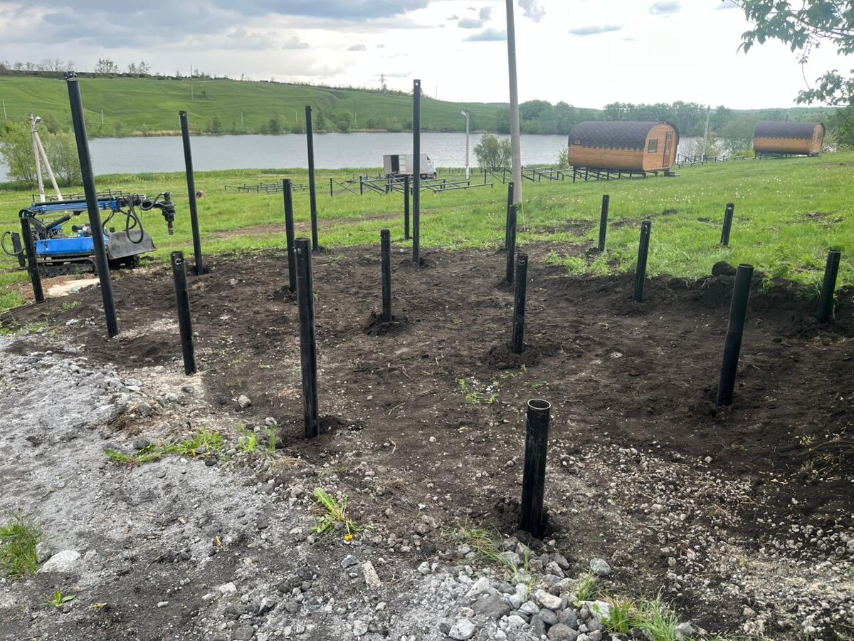 Процесс монтажа свайно-винтового фундамента профессиональной техникой "Гудвинт". Компания "Наши Сваи"