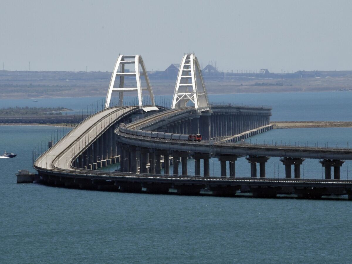    Крымский мост через Керченский пролив© Иллюстрация РИА Новости