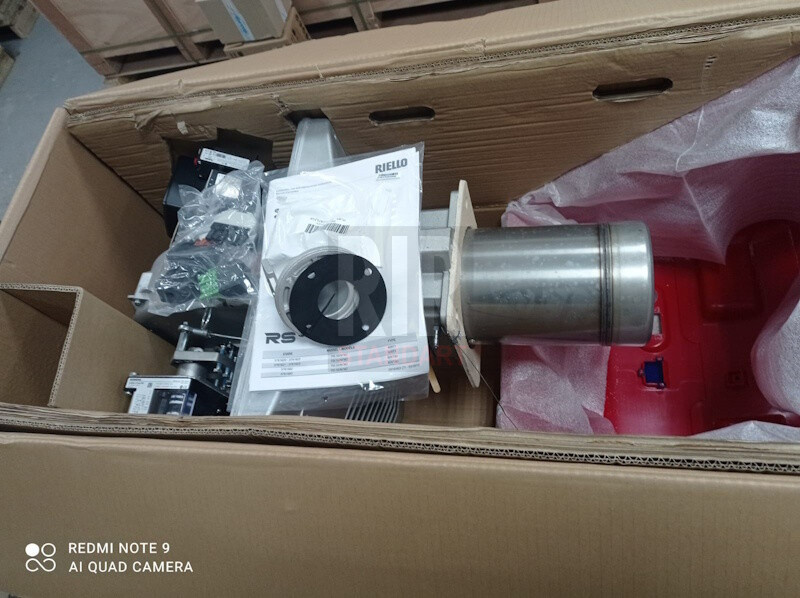 Проверка комплектации и упаковка горелки RIELLO в цехе завада зерносушилок RIR