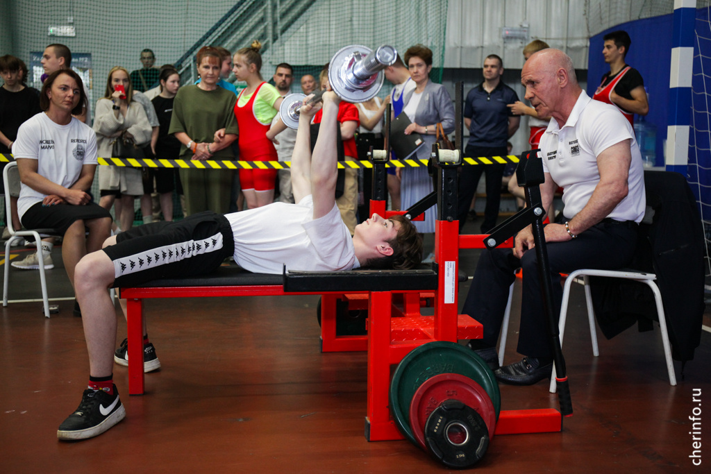    Сегодня в ФОКе на Сталеваров прошло открытое первенство Вологодской области по народному жиму.