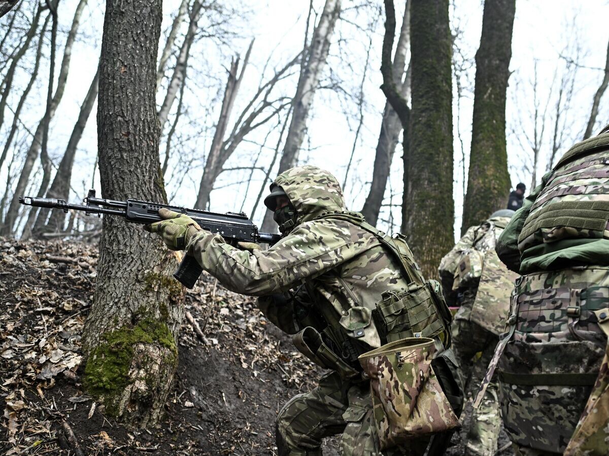    Российские военнослужащие во зоне СВО© РИА Новости / Сергей Бобылев