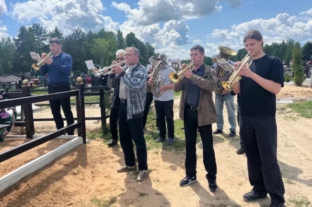    Прощальная церемония прошла на кладбище в Унече.