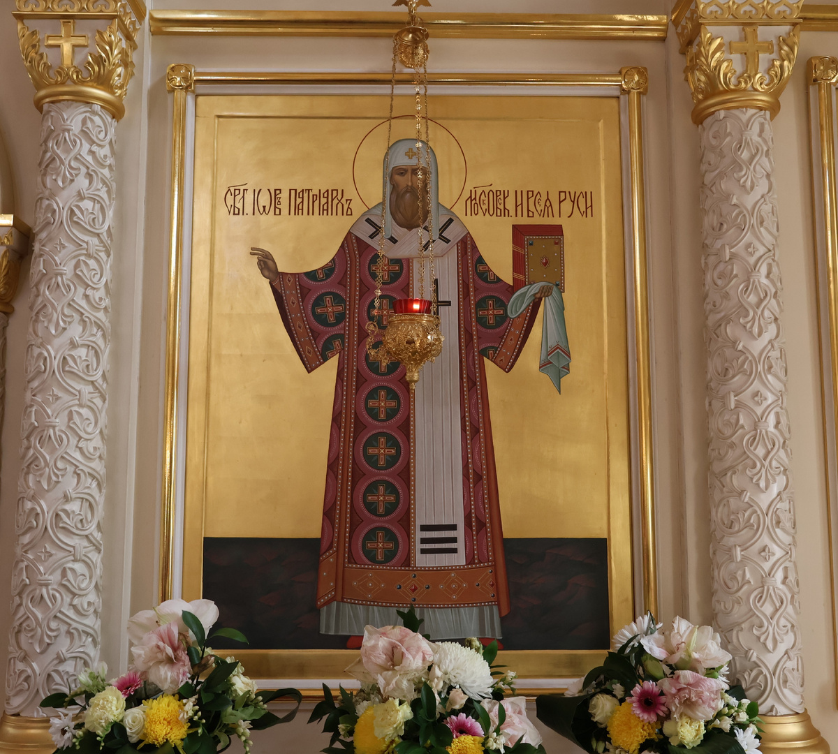 Это икона нашего Святителя Иова, первого Патриарха московского и всея Руси в нашем храме