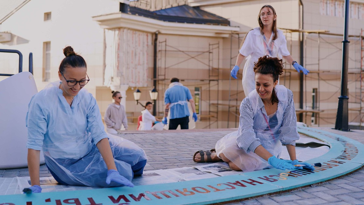    Волонтёры приводят в порядок исторические и культурные объекты. Фото: Добро.рф