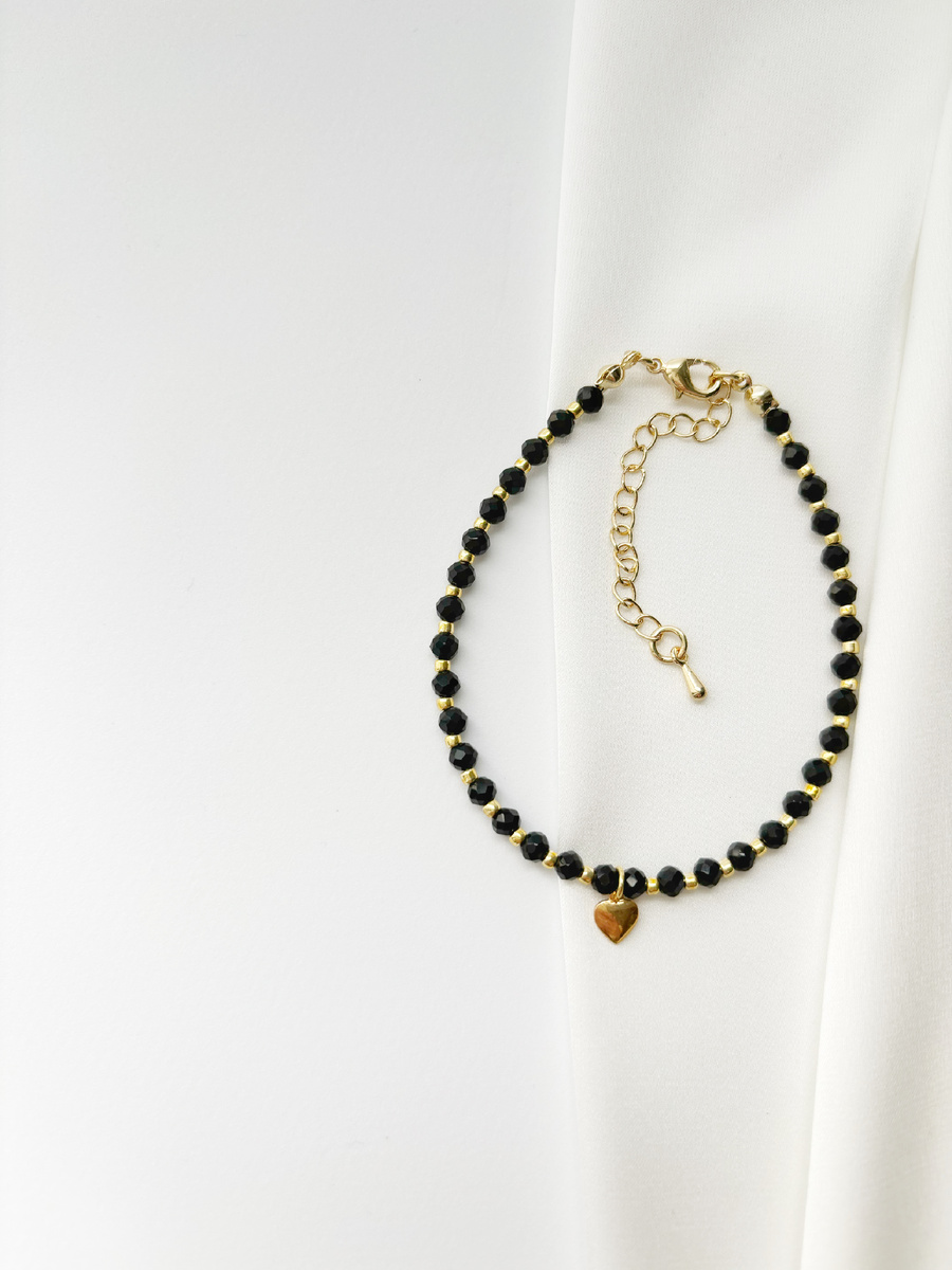 Браслет, полный очарования и таинственности. 