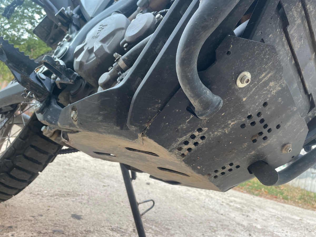 Защита днища двигателя на Voge 300 Rally