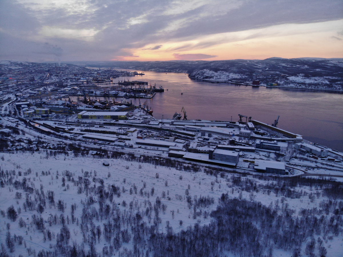 Полярная ночь не совсем чтобы ночь. Солнце лежит за горизонтом, но свет тем не менее даёт.