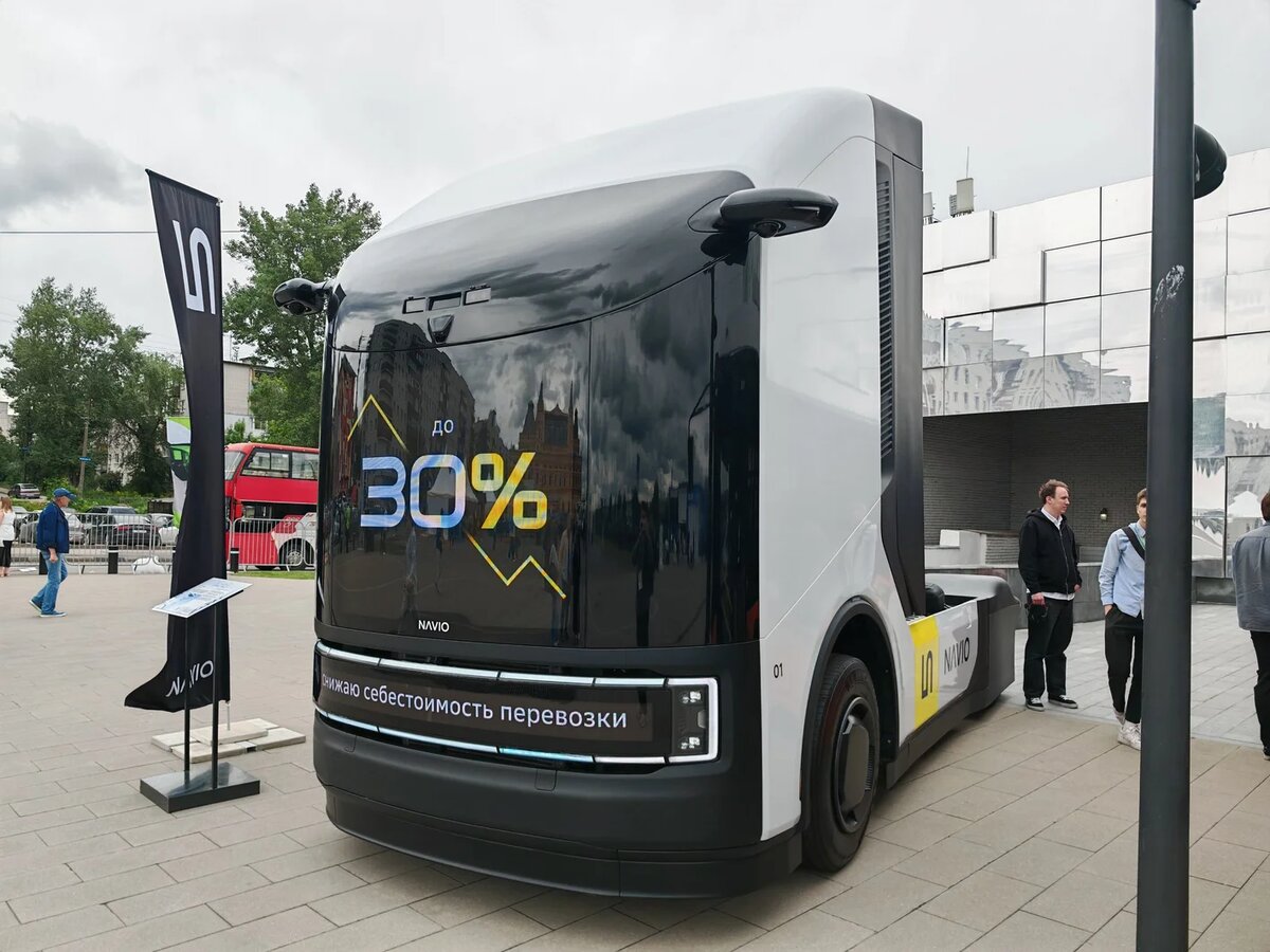 Автономный тягач Navio L5 на ЦИПР-2025. Источник: Hi-Tech Mail