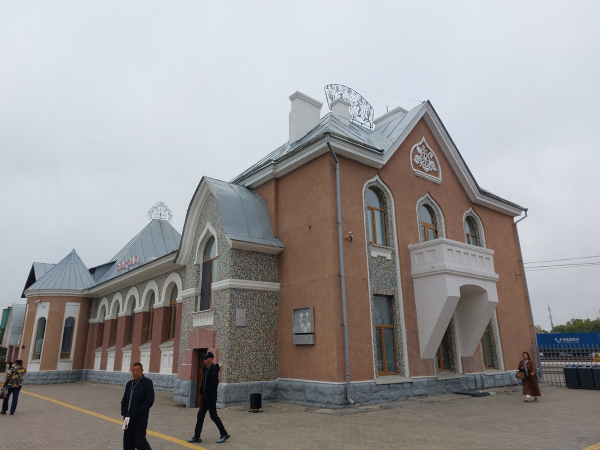 Вид со стороны Привокзальной площади 