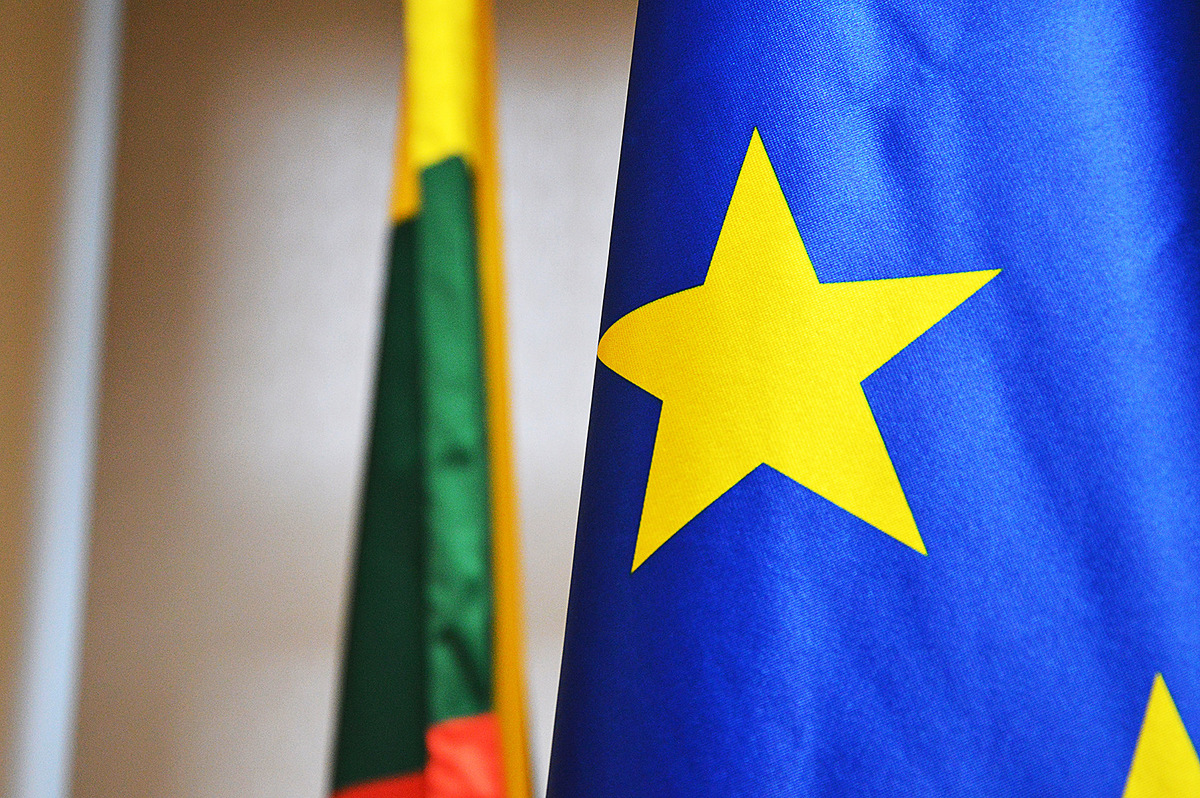 Флаги Литвы и Евросоюза © Sputnik