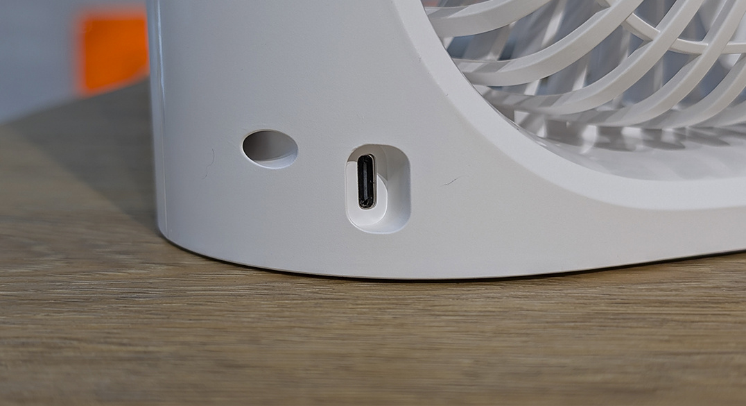 
Минимальное потребление энергии
Несмотря на наличие функций охлаждения, вентилятор с функцией кондиционера потребляет всего около 9 Вт, что делает его энергоэффективным решением для дома или офиса.