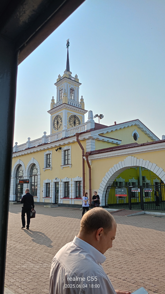 Наш добрый проводник Андрей в кадр попал. Но иначе было никак-солнце засвечивало кадр