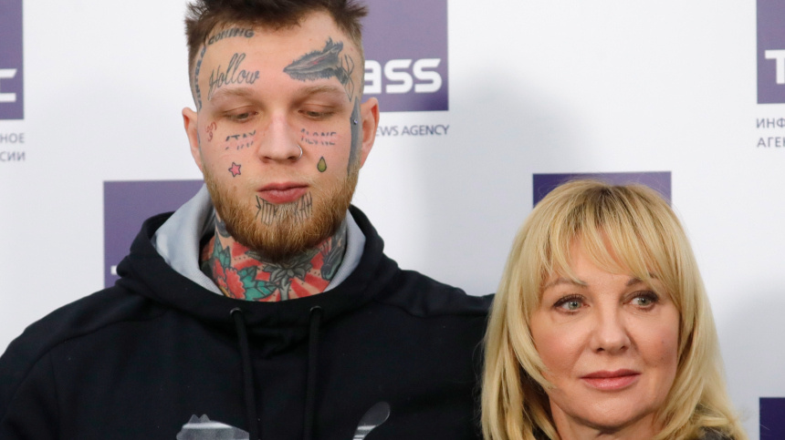 Сын Яковлевой с мамой