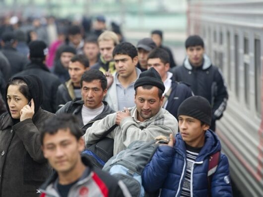    мигранты //Фото с сайта nasha-molodezh.ru