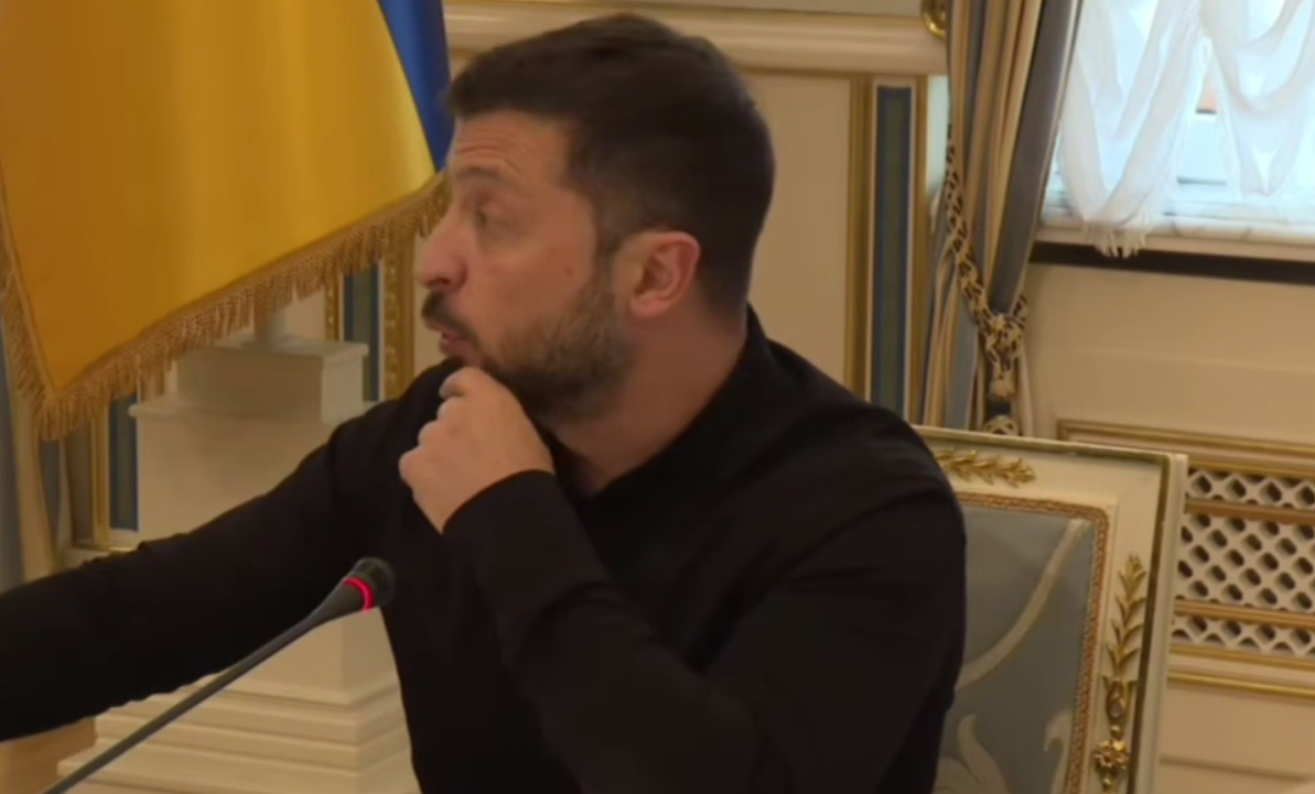 Вот он. Выступает. Скриншот с видео. 