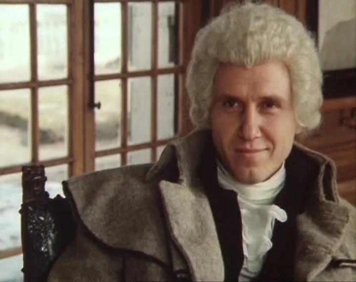 Канонный Ливси, но он в истории выглядит по другому. Так как действие происходит в 20 веке.