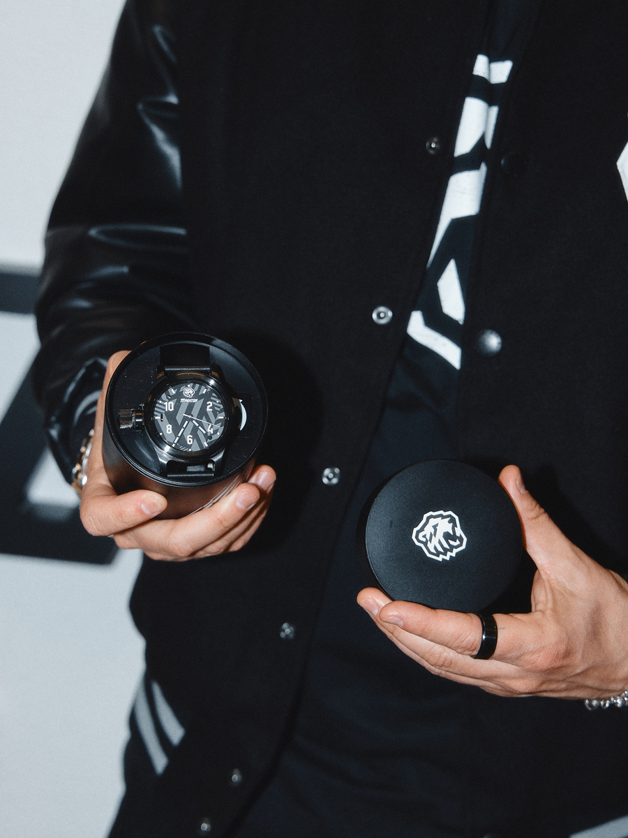 Часы ЗЧЗ Агат с логотипом хоккейного клуба "Трактор" (Челябинск)