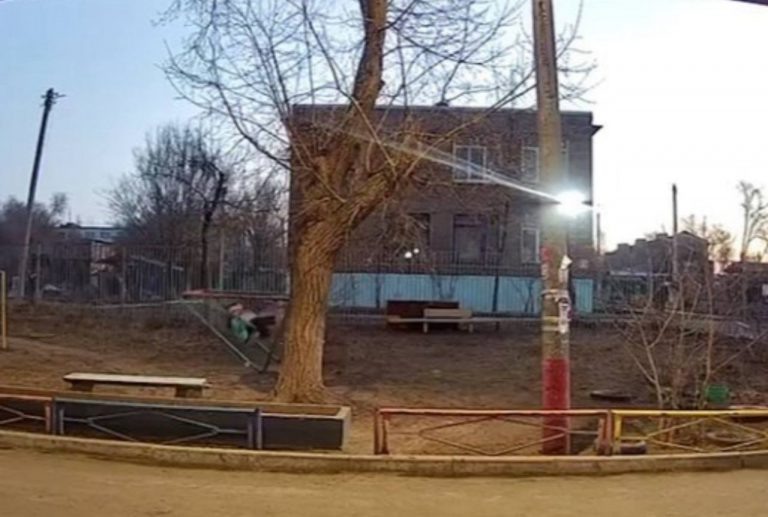    В Орске суд удовлетворил иск о компенсации из-за падения качелей Оренбуржье