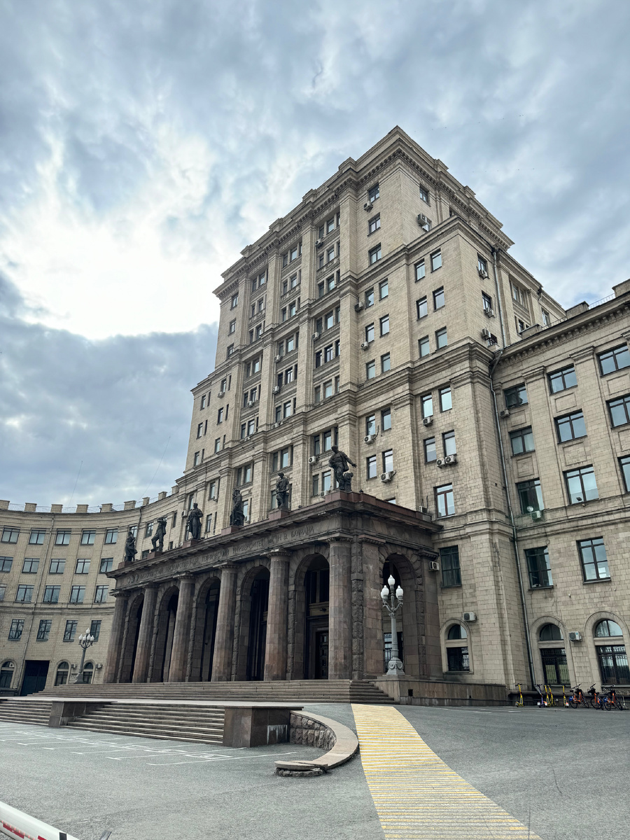Главный корпус МГТУ им. Баумана снаружи