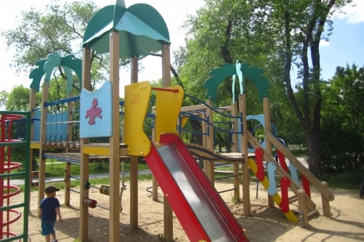    В Тюмени мальчику отрезало часть пальца на игровой площадке