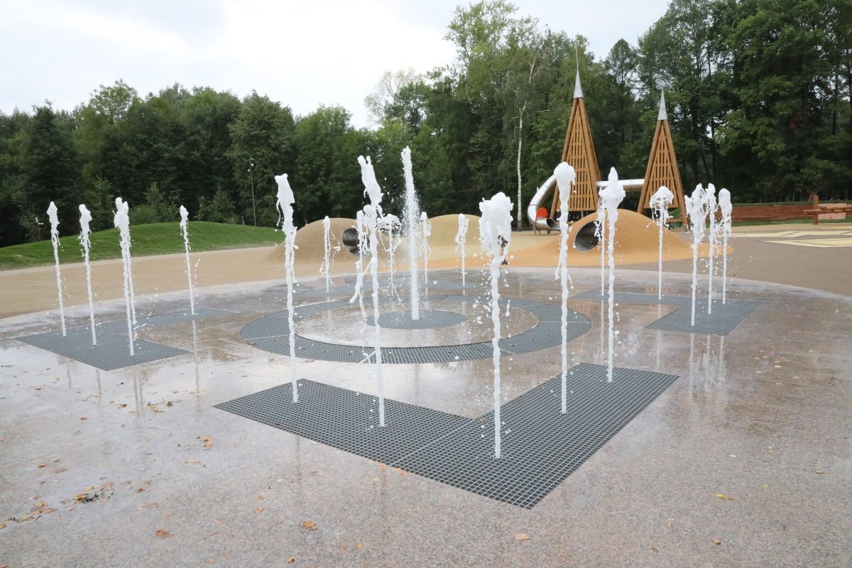    Фонтаны в парке временно выключили в целях профилактики