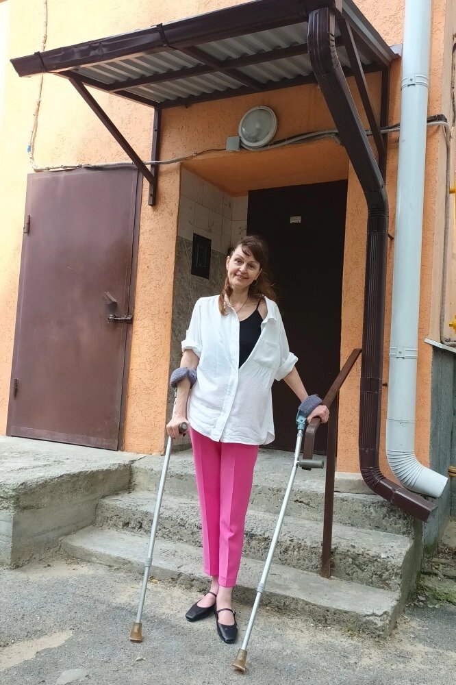 Подъезд слишком узкий и для пандуса, и для подъёмника. Фото: АиФ-Северный Кавказ / Юлия Шпак.