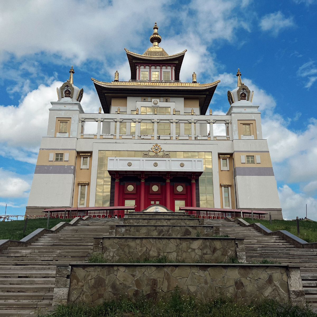 Золотая обитель Будды Шакьямуни. Фото автора