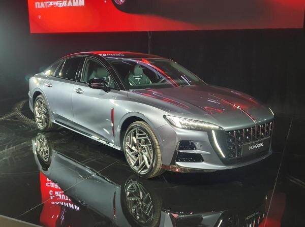     Hongqi H6. Фото CarExpert и Hongqi
