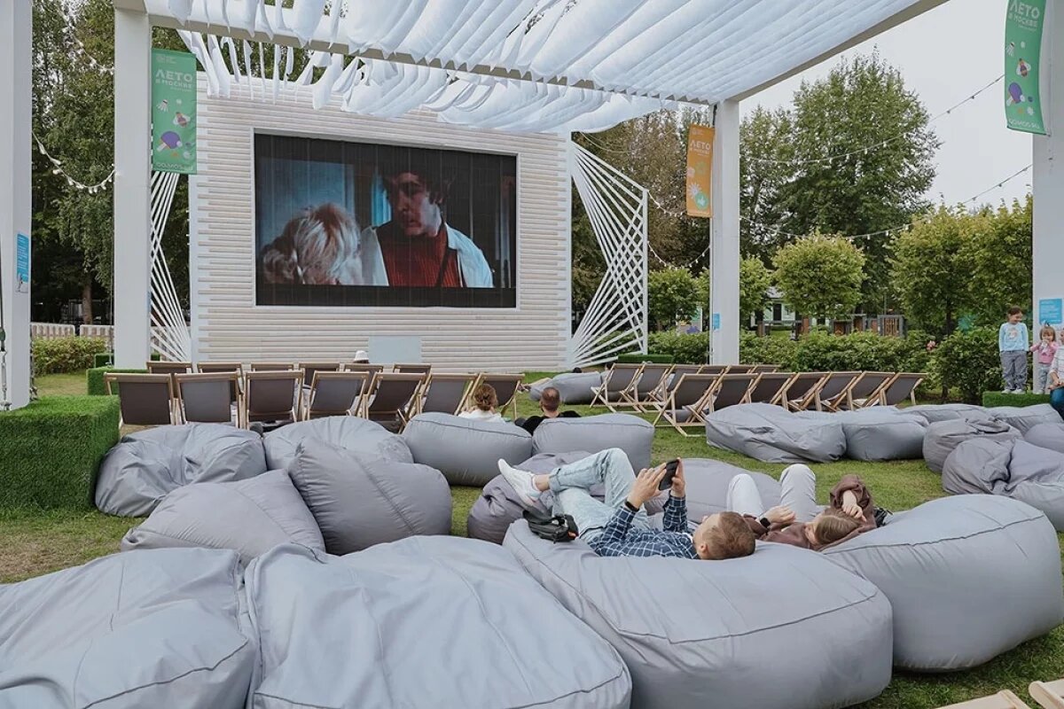    В столице открылось более десятка кинотеатров под открытым небом. На фото: парк «Покровский берег».
