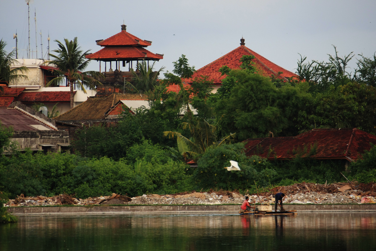Жилые постройки на побережье острова Бали. РИА Новости