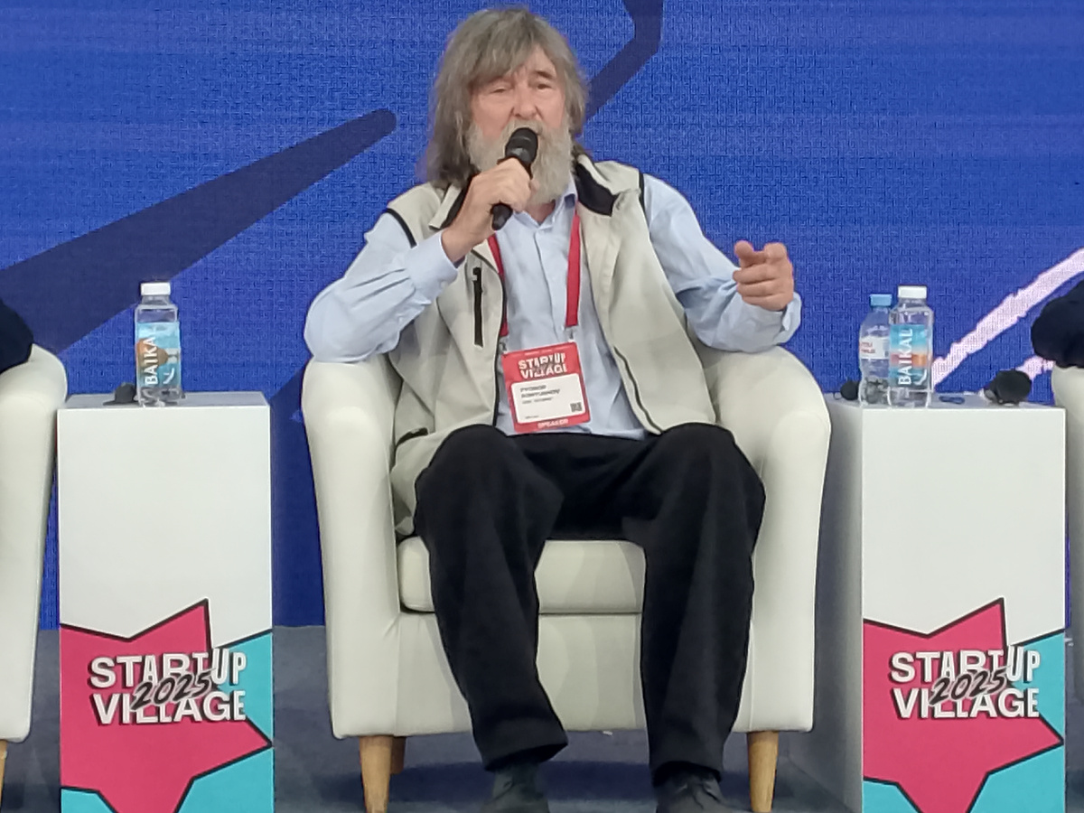 Федор Конюхов выступает на сцене Startup Village (фото автора)