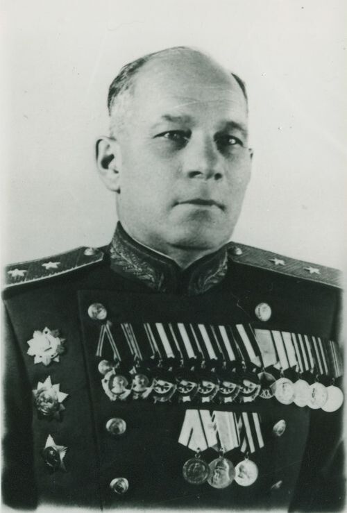 Александр Фёдорович Казанкин (15 апреля 1900 года, г. Буинск, Буинский уезд, Симбирская губерния, ныне Татарстан — 20 марта 1955 года, Москва) — советский военачальник, генерал-лейтенант (5 ноября 1944 года)