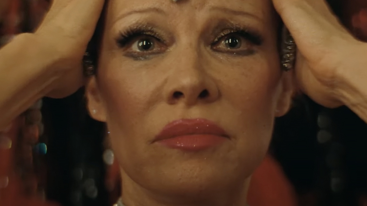 Кадр из фильма "Шоугёрл" 2024 год. Режиссер: Джия Коппола.