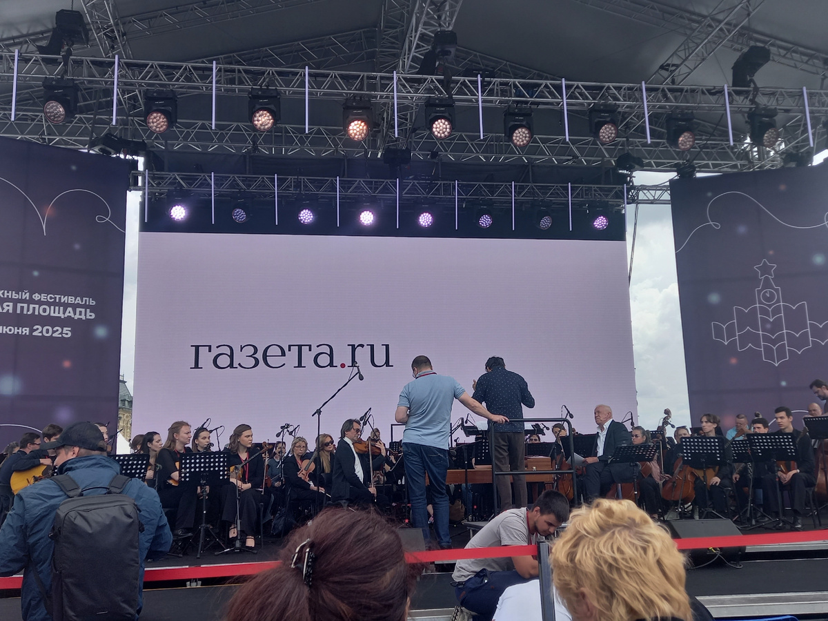 Идёт репетиция. На переднем плане- Башмет - слева, и Гармаш - справа