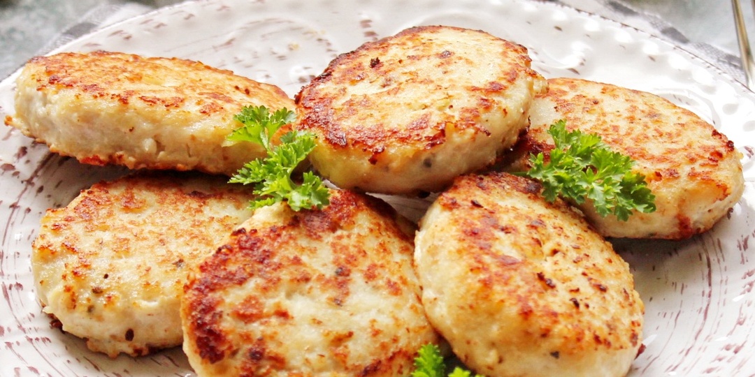 Чтобы котлеты из хека не разваливались и не были сухими – нужен всего один ингредиен