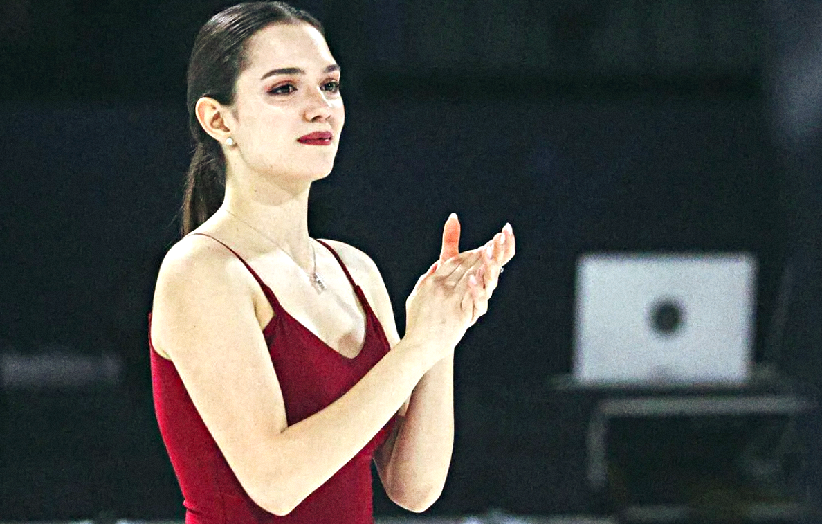 Евгения Медведева ответила весьма кратко: «Нет и снова нет» на вопрос о том, не скучает ли Медведева по ярким ощущениям от профессионального спорта