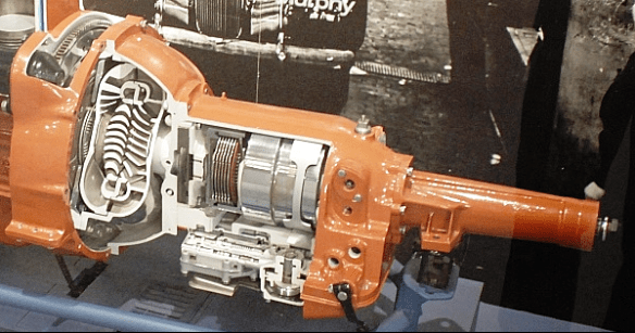 Компания Packard, известная своей мощной инженерной базой, в 1949 году представила собственную автоматическую трансмиссию.