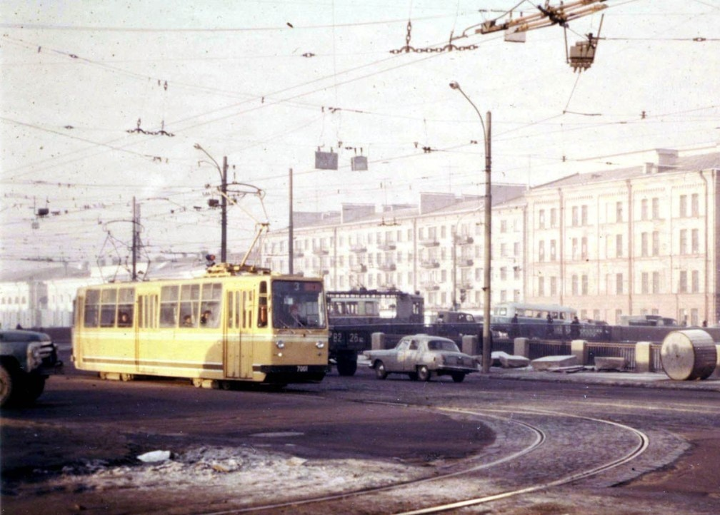 Первый вагон ЛМ-68М в заводской окраске, 1974 год, фото предоставил rr r.