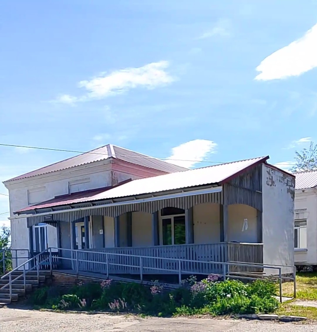 Левое крыло терапевтического отделения.