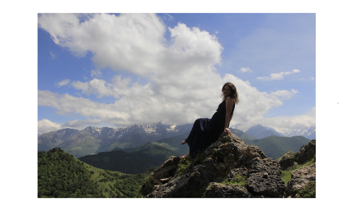 Это в Ингушетии. Со смотровой видно Грузию. Фото: Книга Приключений