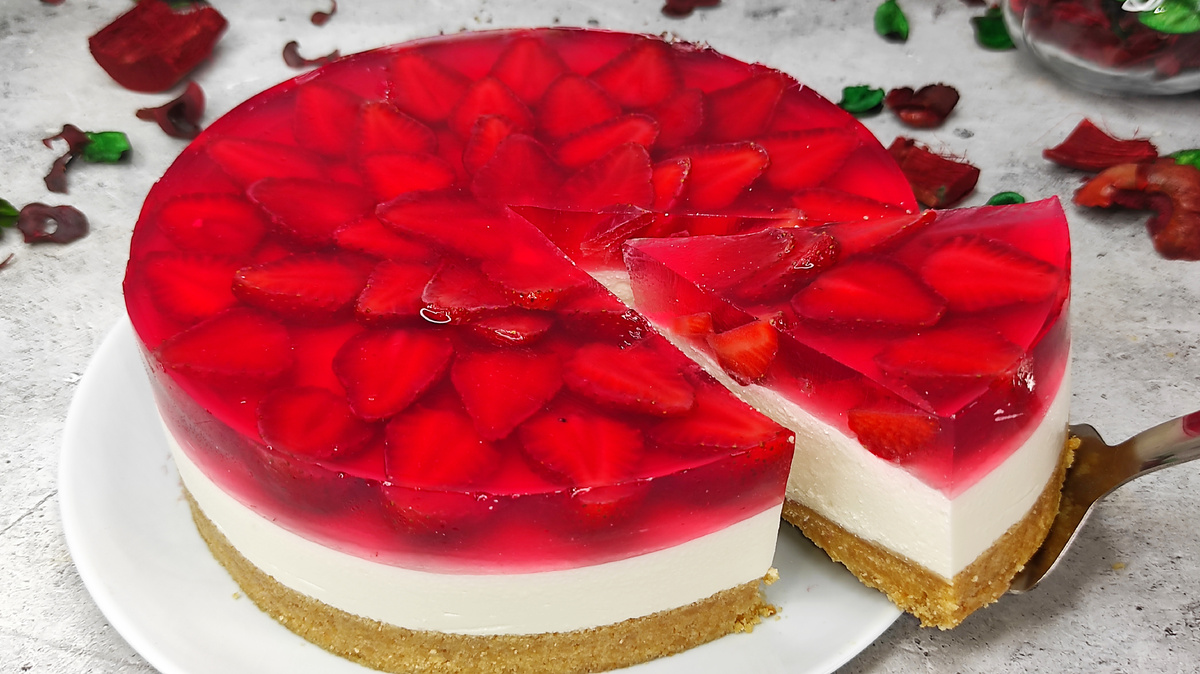 Творожный чизкейк с клубникой без выпечки. Фото автора.