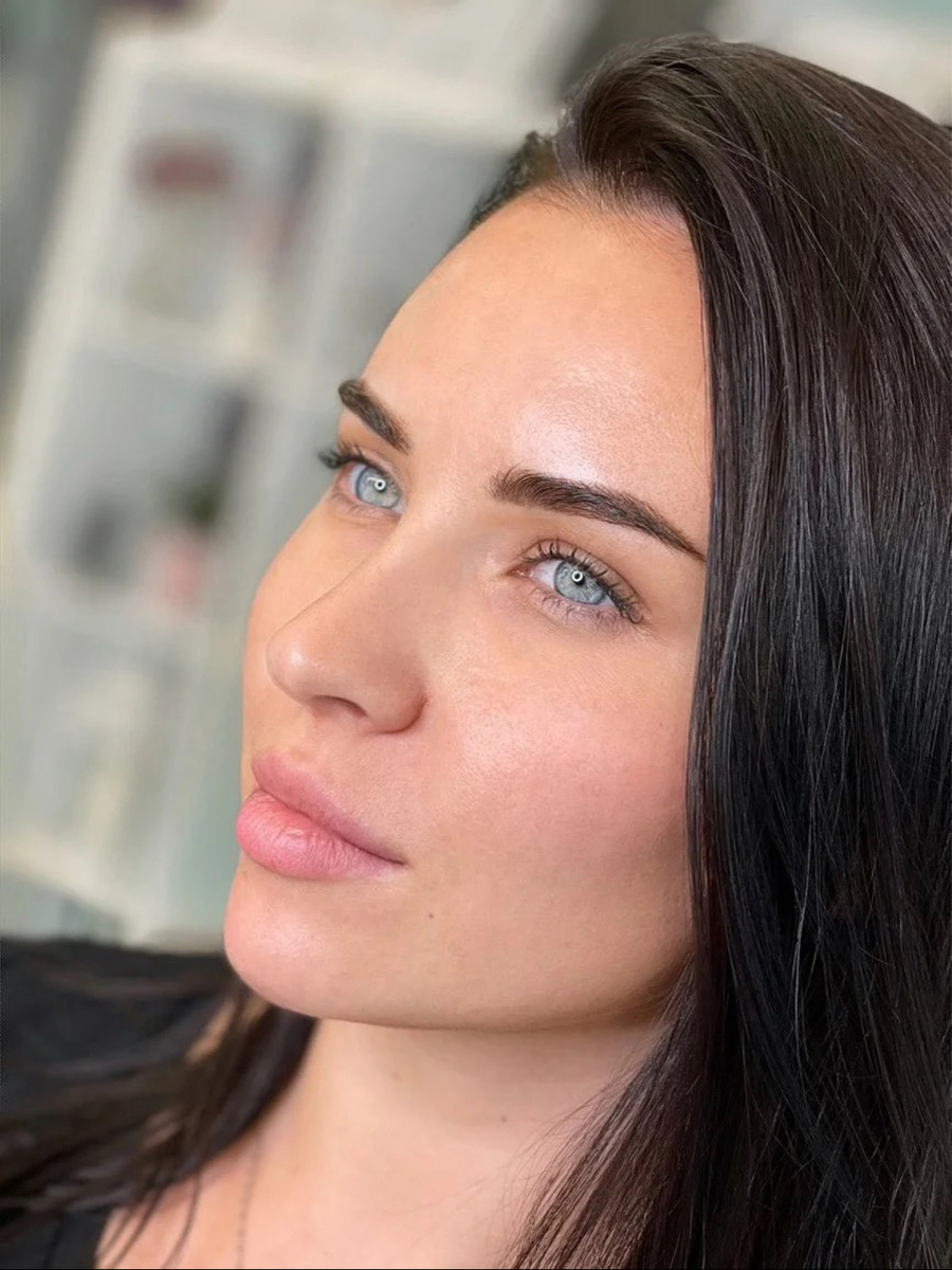 Фотография перманентного макияжа бровей 