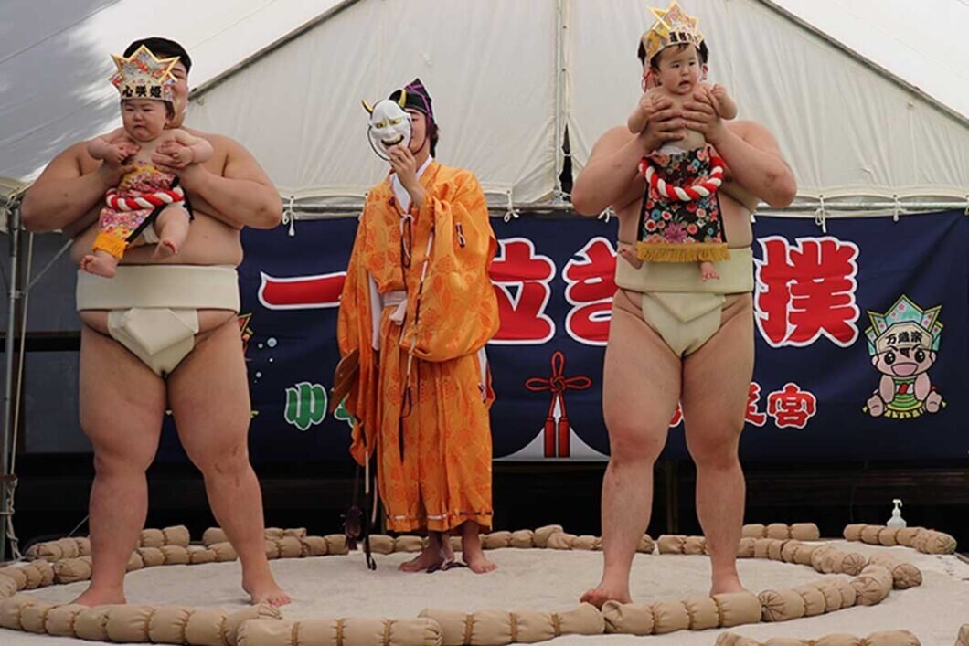 судья в маске дьявола