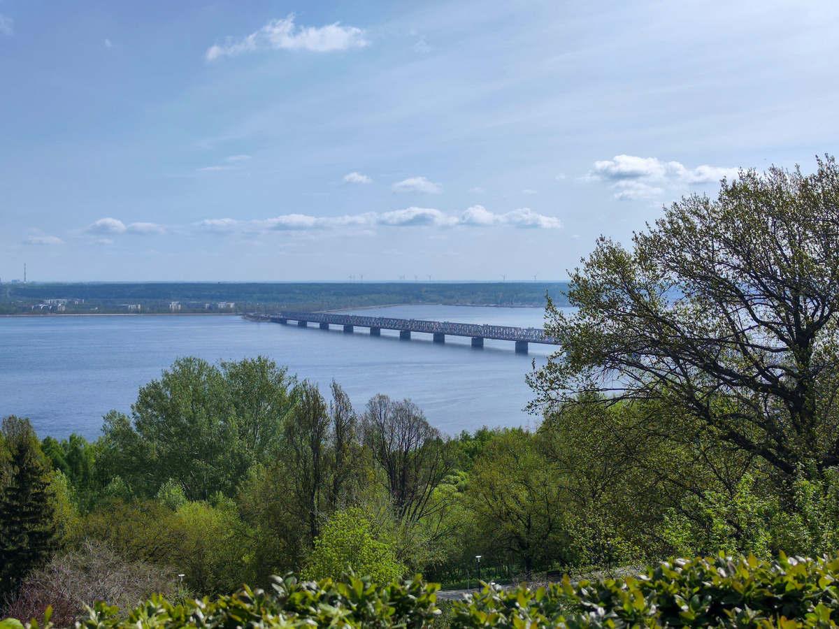 Вид на Императорский мост, в который 42 года назад на приличной скорости врезался теплоход «Александр Суворов»
