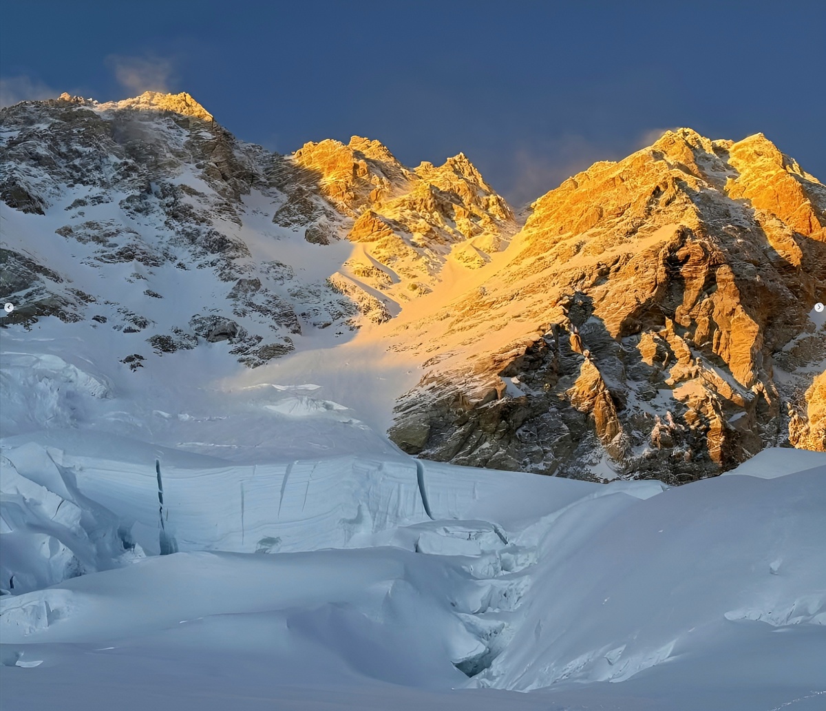 Вершина Канченджанги на закате. Фото: Nirmal Purja/EliteExped